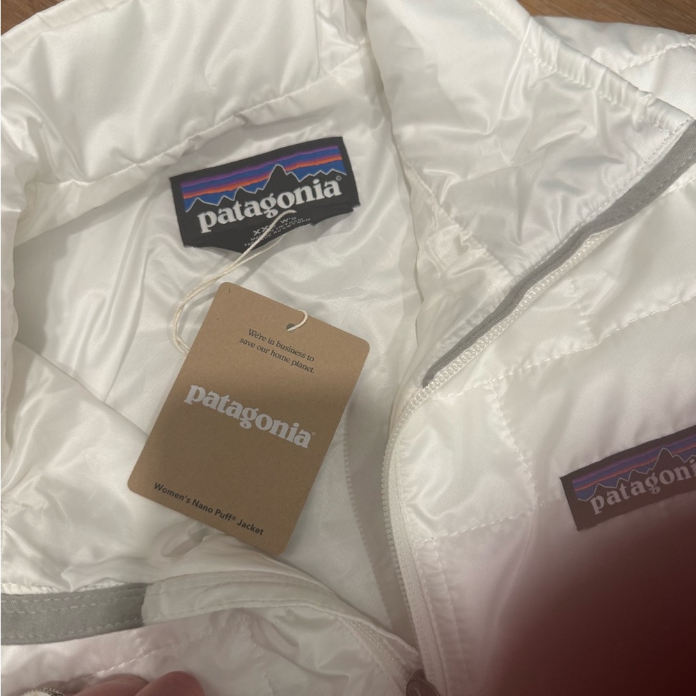 Patagonia White Quilted Lightweight Puffer Jacket - Picture 3 of 4
